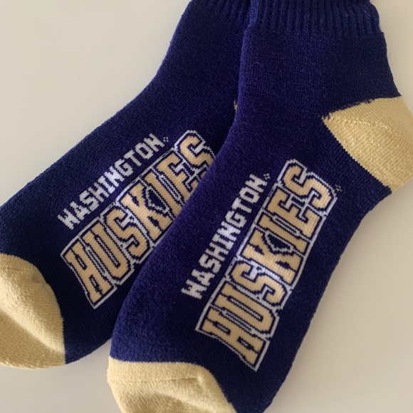 For Bare Feet Washington Huskies 4-Stripe Crew Socks - Picture 4 of 5